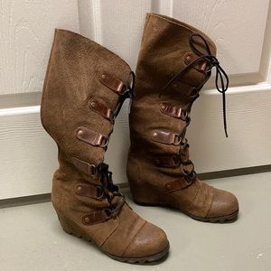 Size 9 sorel wedge lace up boots!